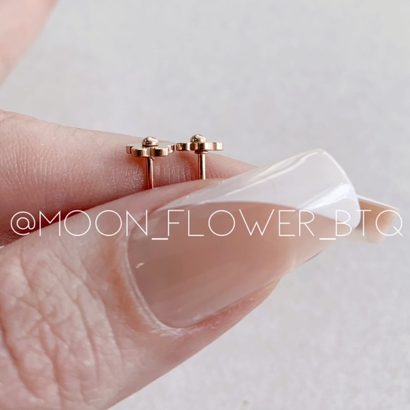 Tiny Rose Gold Retro Hippie Flower Earrings - Picture 4 of 6